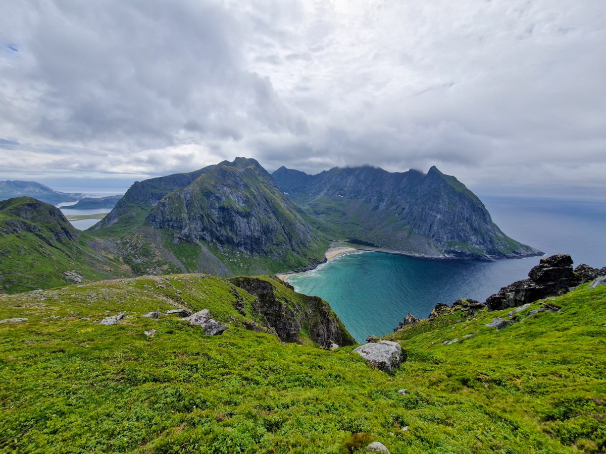 Lofoten Islands Hiking: Reinebringen, Kvalvika Beach, Offersoykammen,&nbsp;Glomtinden